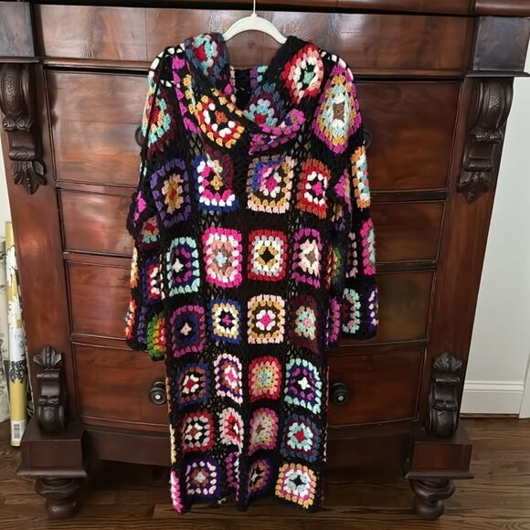 SAACHI Hooded Square Crochet Ruana - Picture 9 of 9